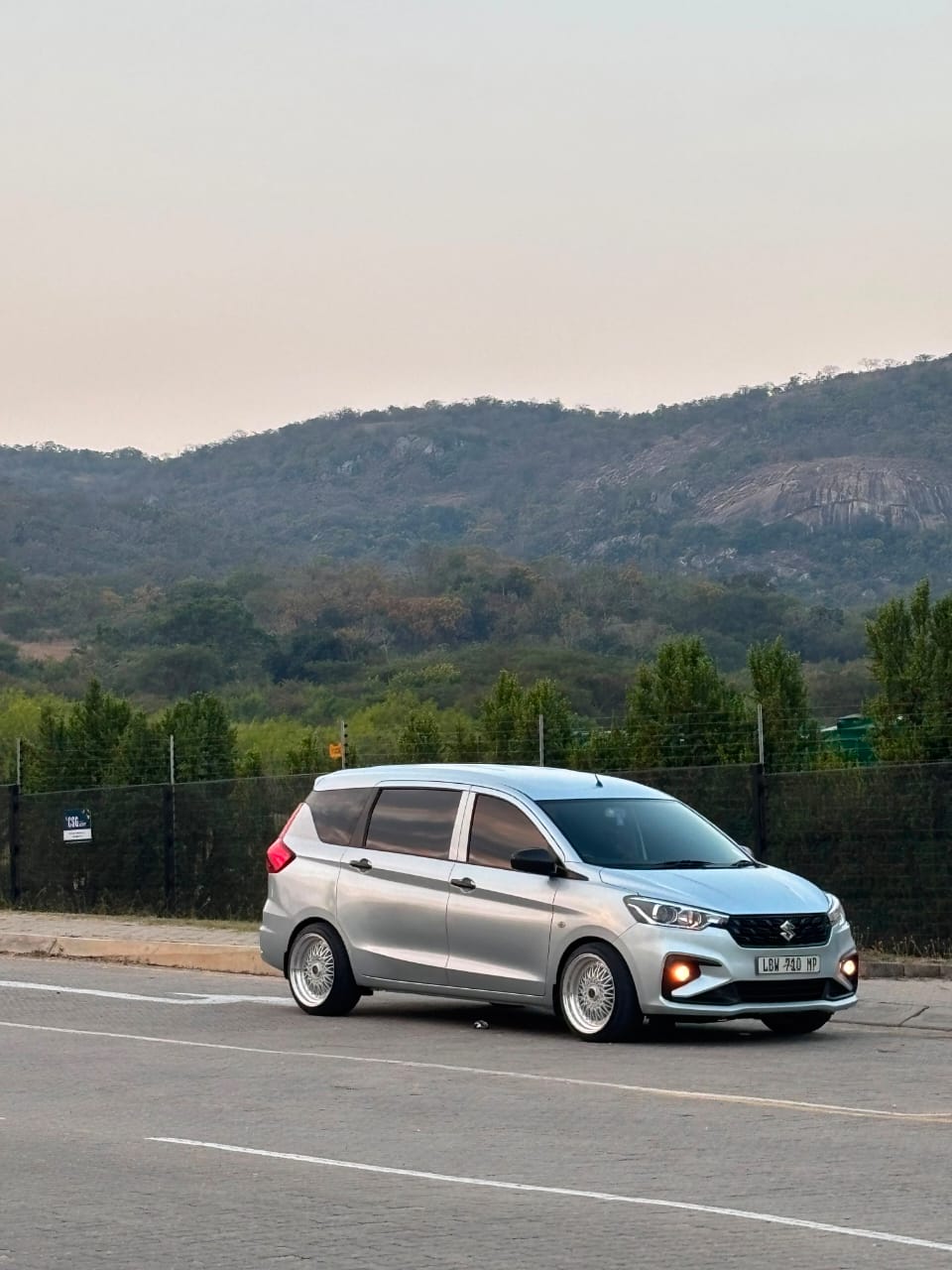 S'DINGO shuttle vehicle — side profile, ready for the Nelspruit to Gauteng route